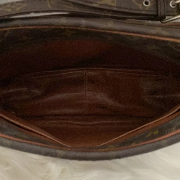 Louie Vuitton Satchel Bag Over The Shoulder - Picture 8 of 11